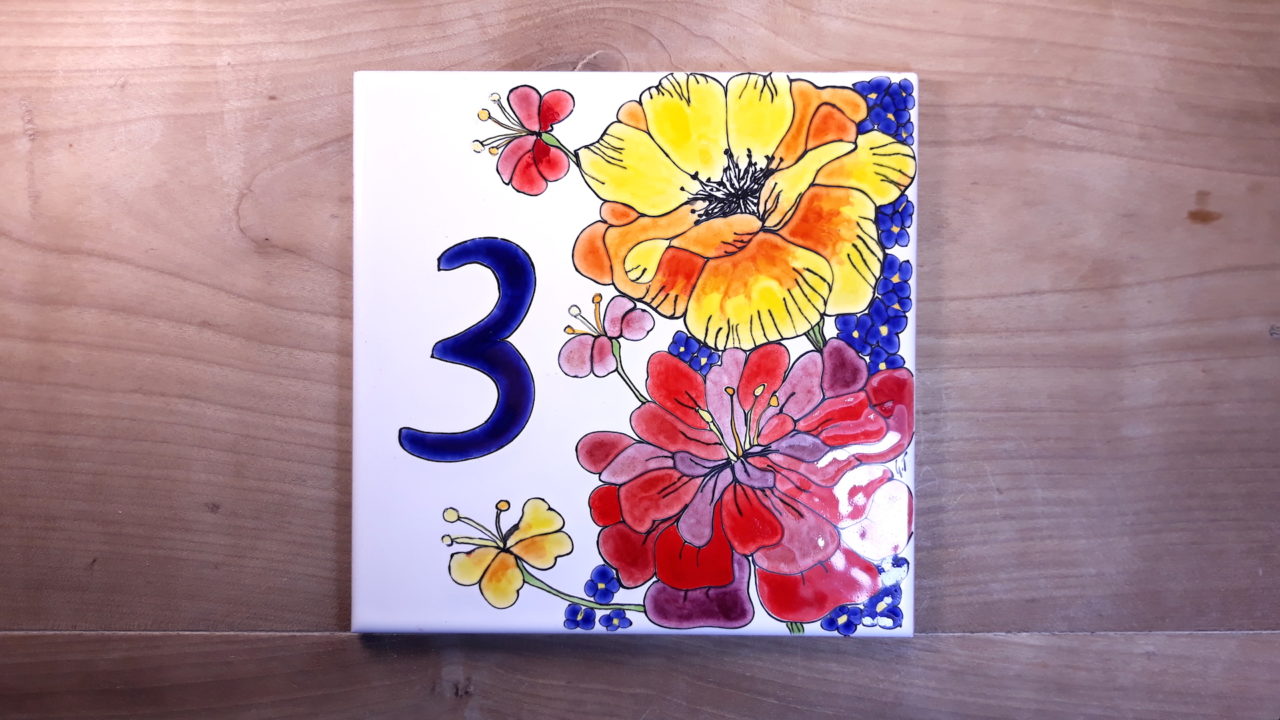 Numéro de maison artisanale plaque émaillée fleurs jaunes et rouge numéro 3