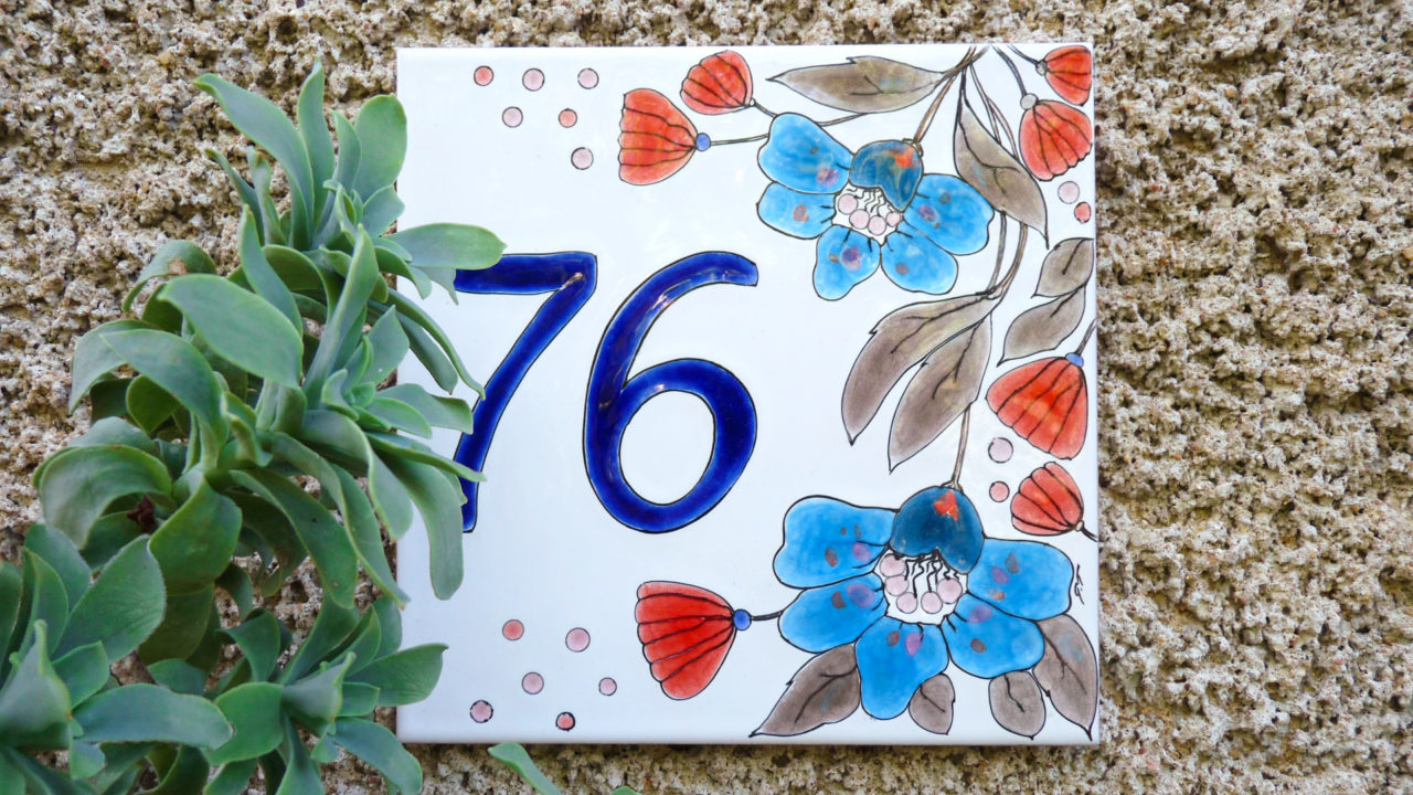 Numéro de maison fleurs bleus rouge numéro 76