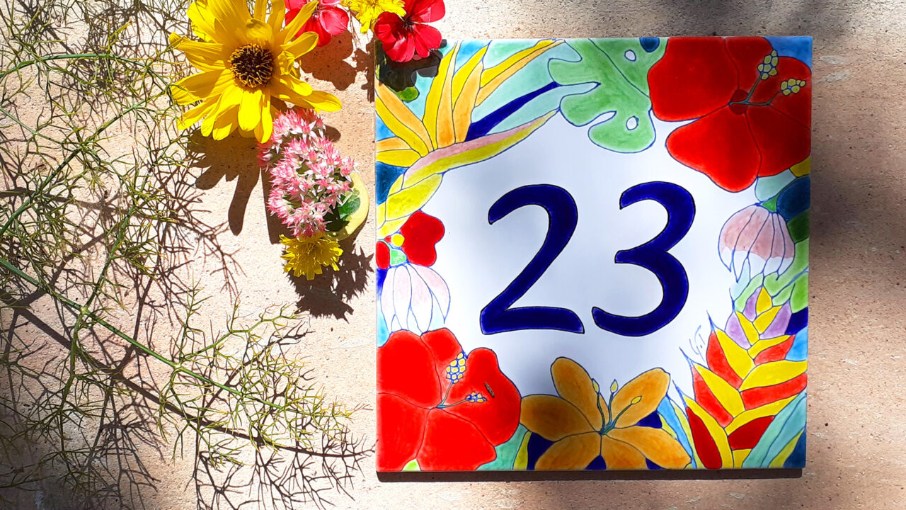 Numéro de maison céramique dessin fleurs